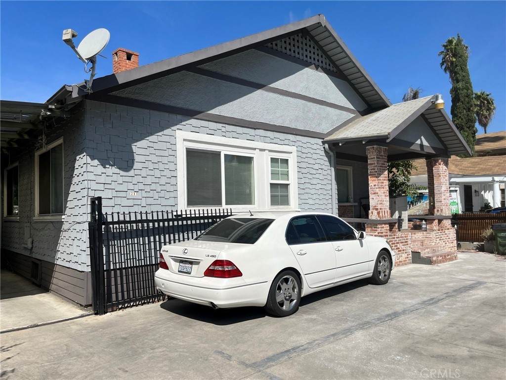1281 West Boulevard - Photo 1