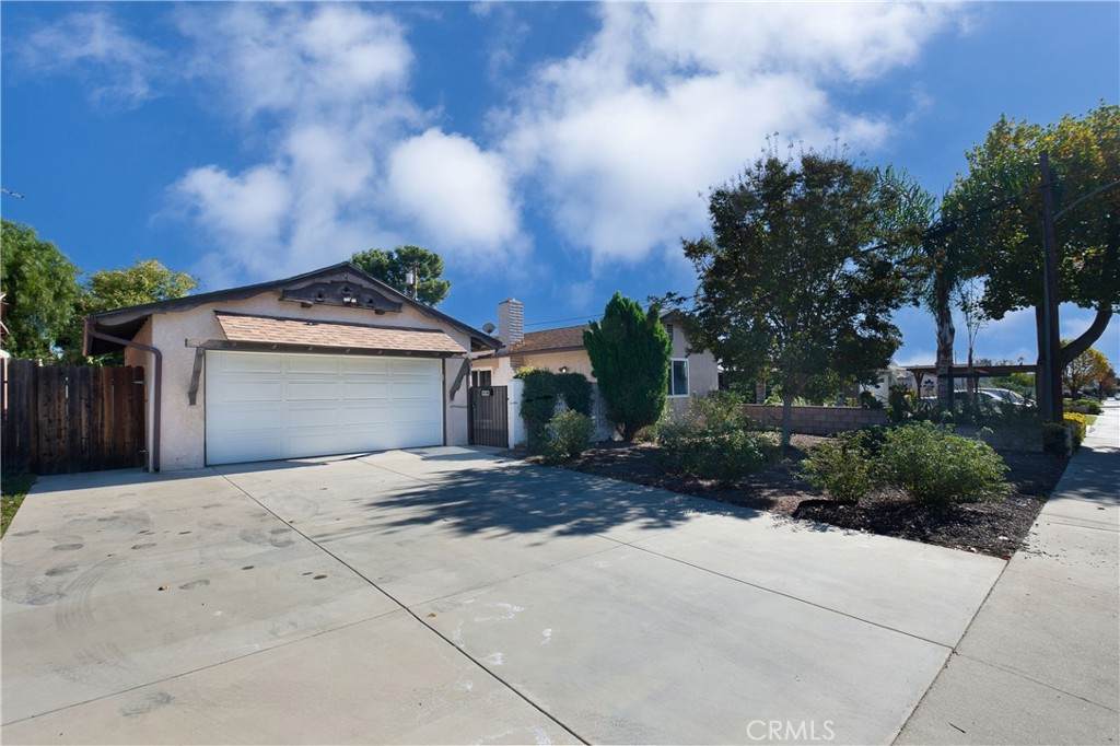 1472 Loranne Avenue - Photo 1