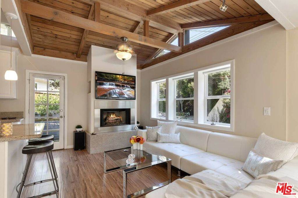 1523 Beverly Glen Boulevard - Photo 1