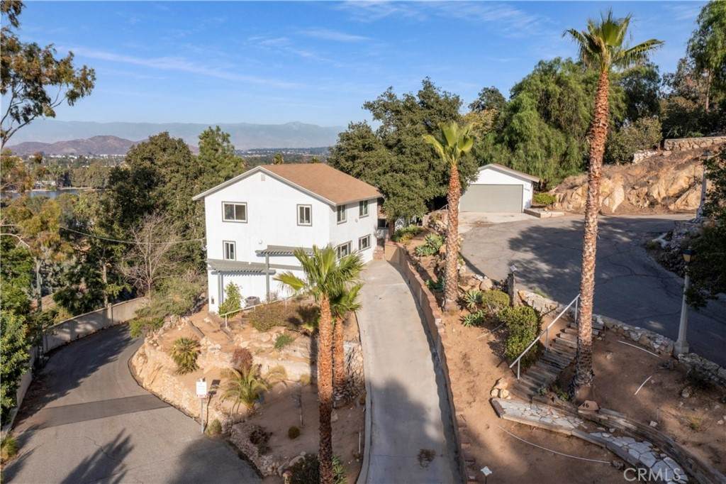 4646 Beacon Way - Photo 1
