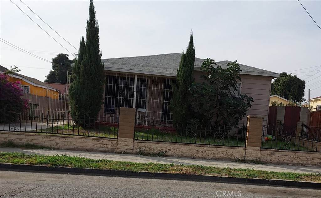 611 Mayo Ave - Photo 1