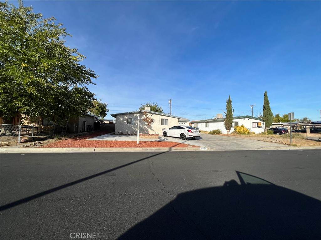 44129 Carolside Avenue - Photo 1