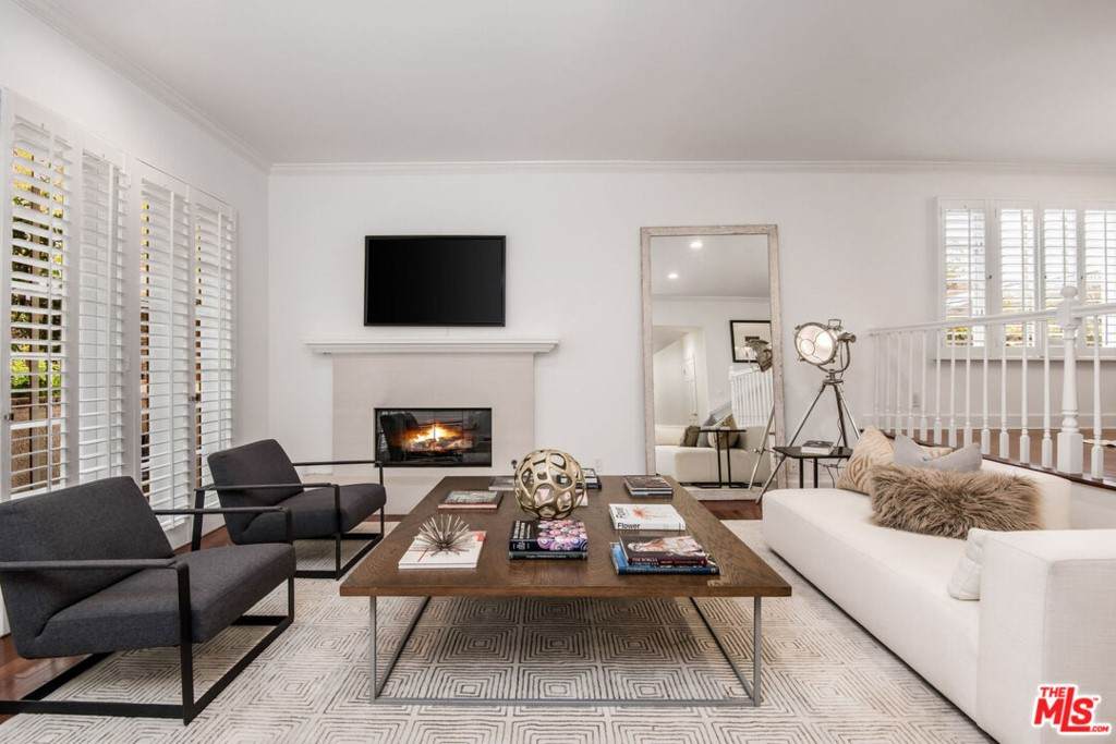 128 Georgina Avenue - Photo 1