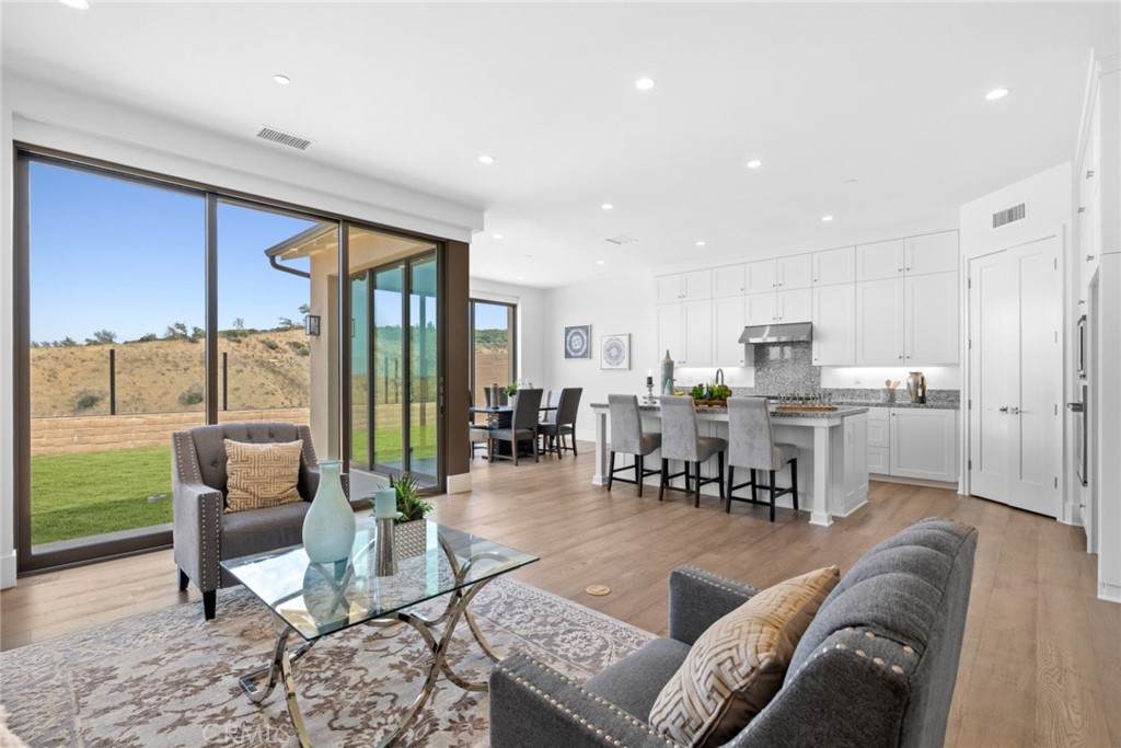 323 Paradiso - Photo 1