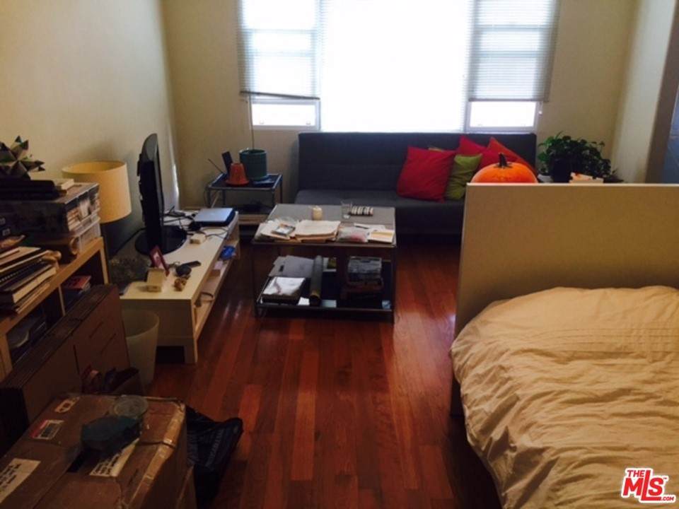 817 Gramercy Place - Photo 1