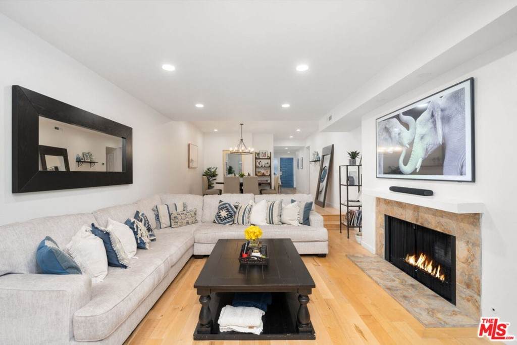 4338 Redwood Avenue - Photo 1