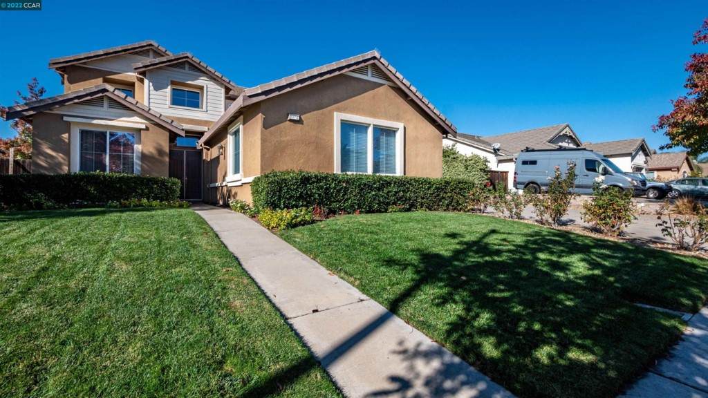 1074 Vineyard Dr - Photo 1