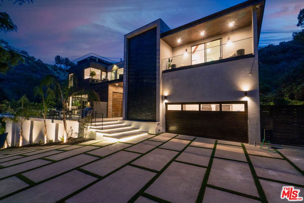 2031 Roscomare Road - Photo 1
