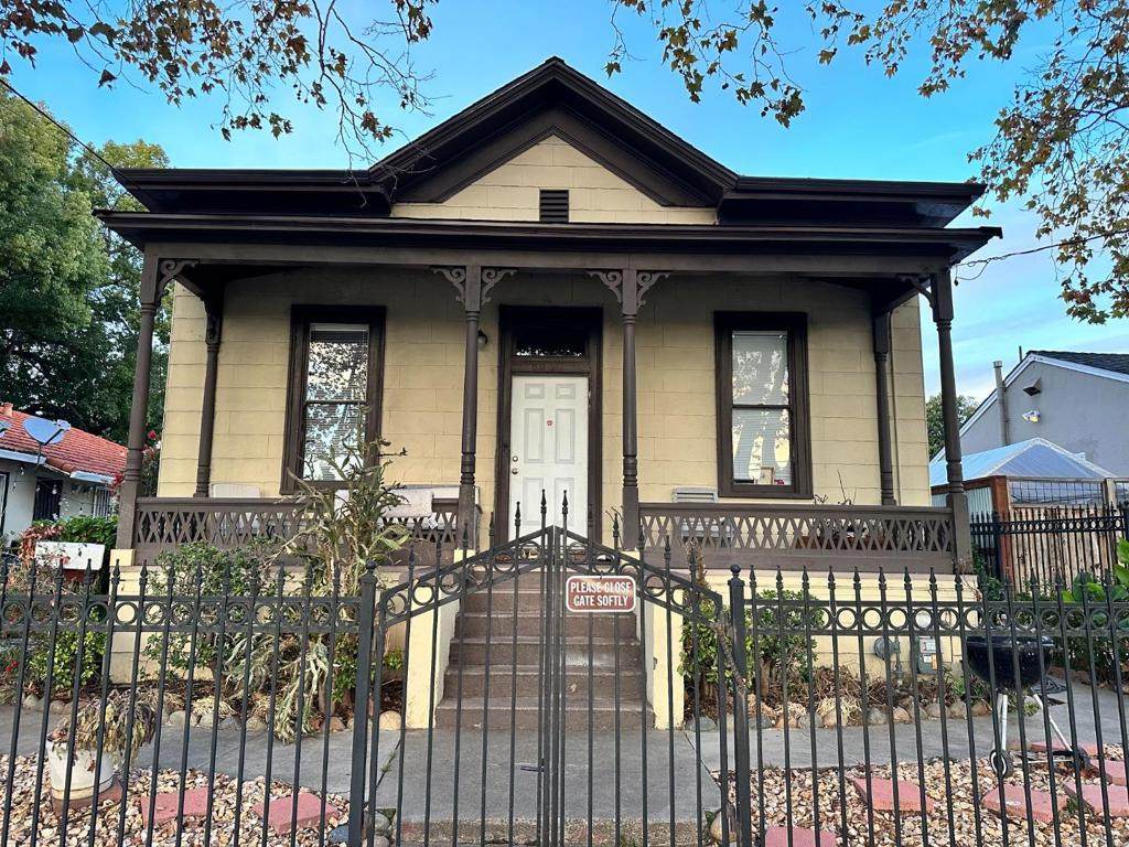 890 15th Street - Photo 1