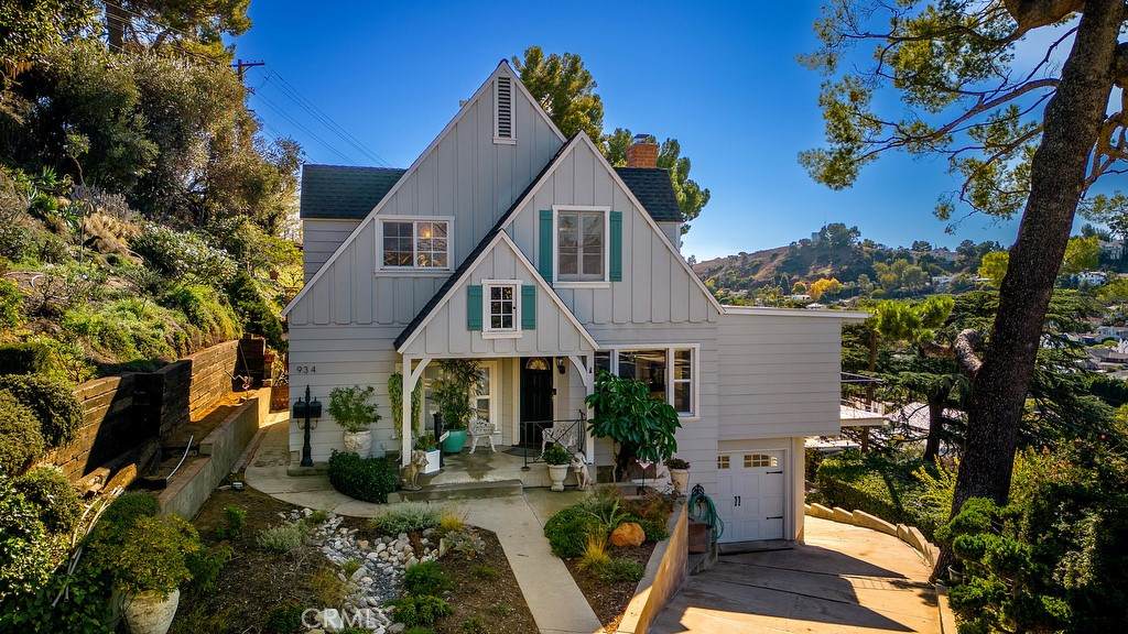 934 Highline Road - Photo 1