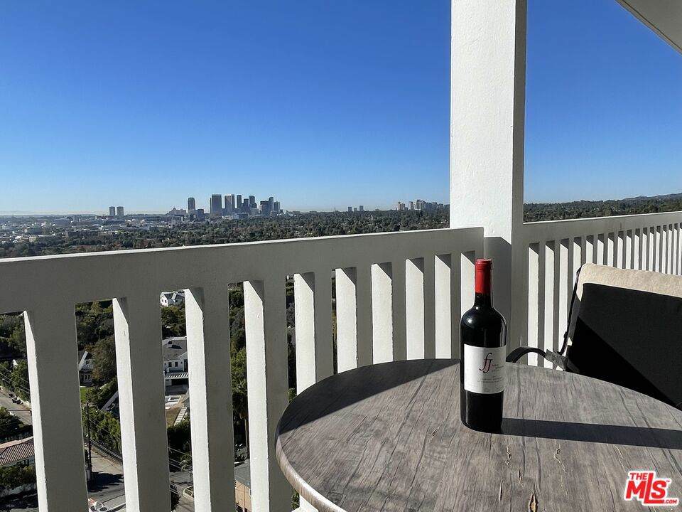 999 Doheny Drive - Photo 1