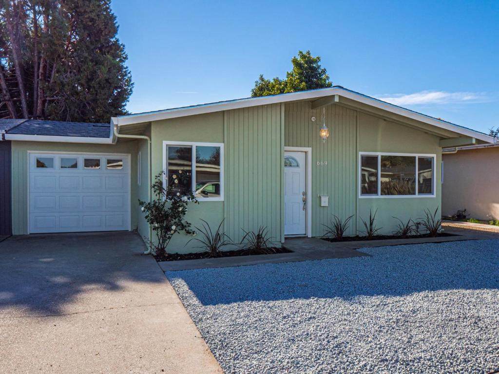 669 Bronte Avenue - Photo 1