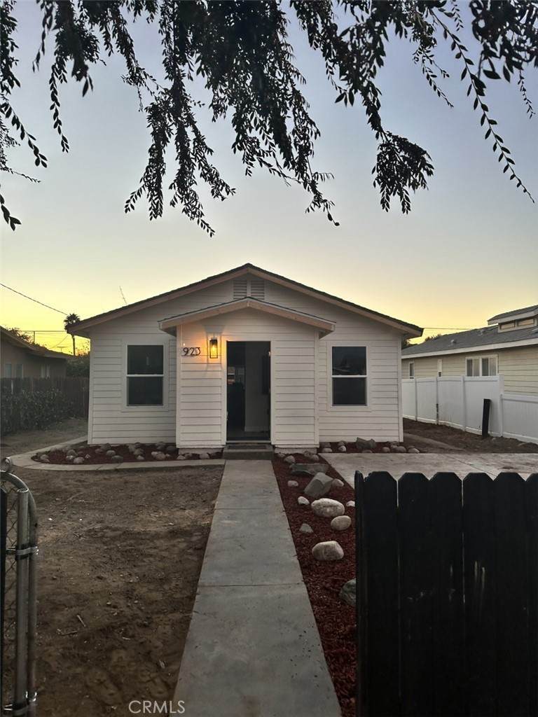 923 Columbia Street - Photo 1