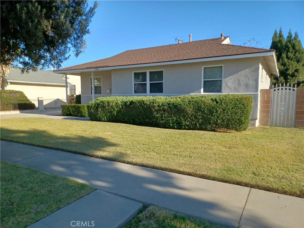 1646 Meeker Avenue - Photo 1