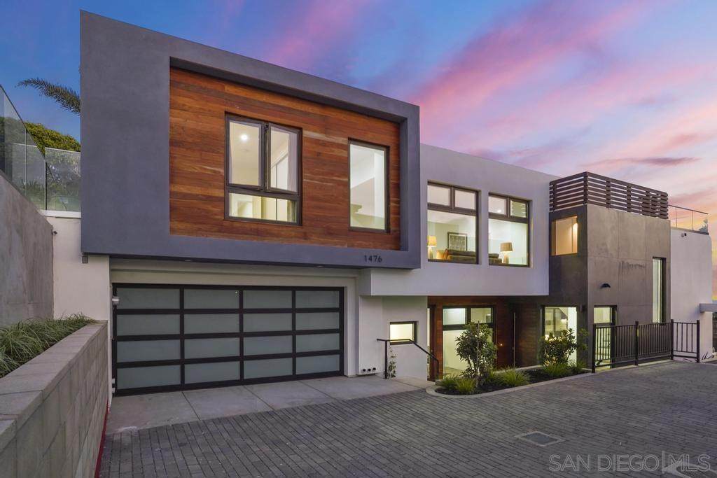 1476 Summit Ave - Photo 1