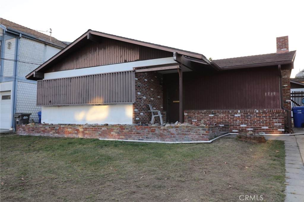 1739 Goodman Avenue - Photo 1