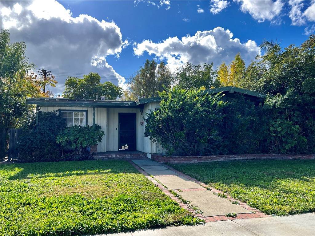 910 Alta Loma Drive - Photo 1