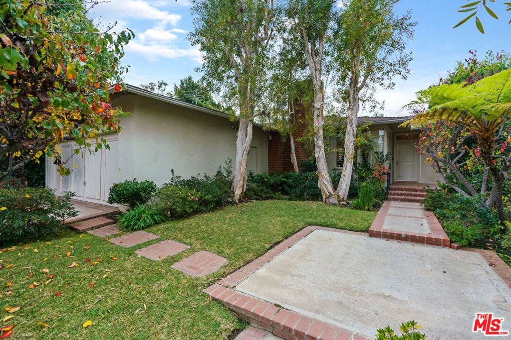 311 Gretna Green Way - Photo 1