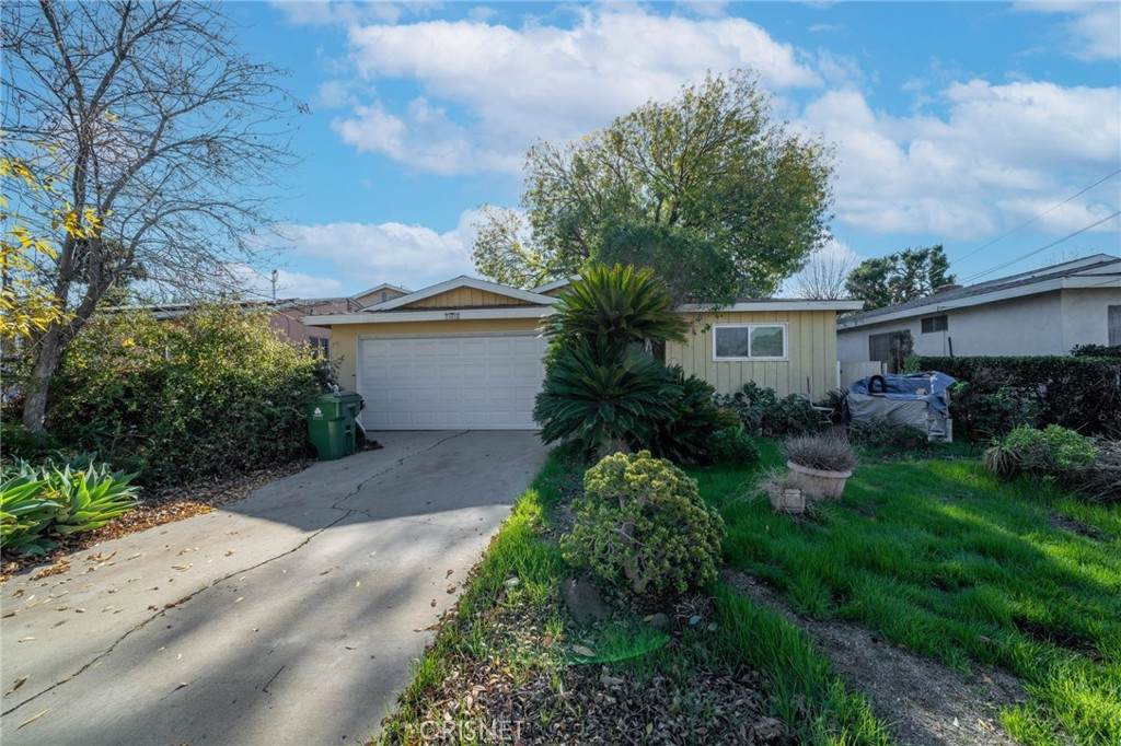 14810 Cohasset Street - Photo 1