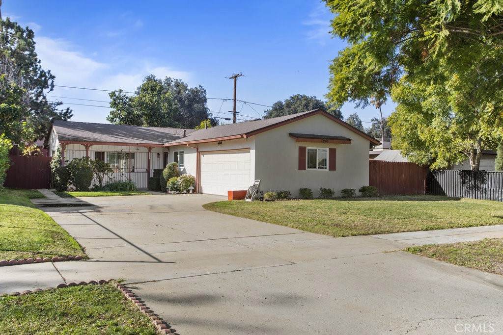 3046 Maude Street - Photo 1