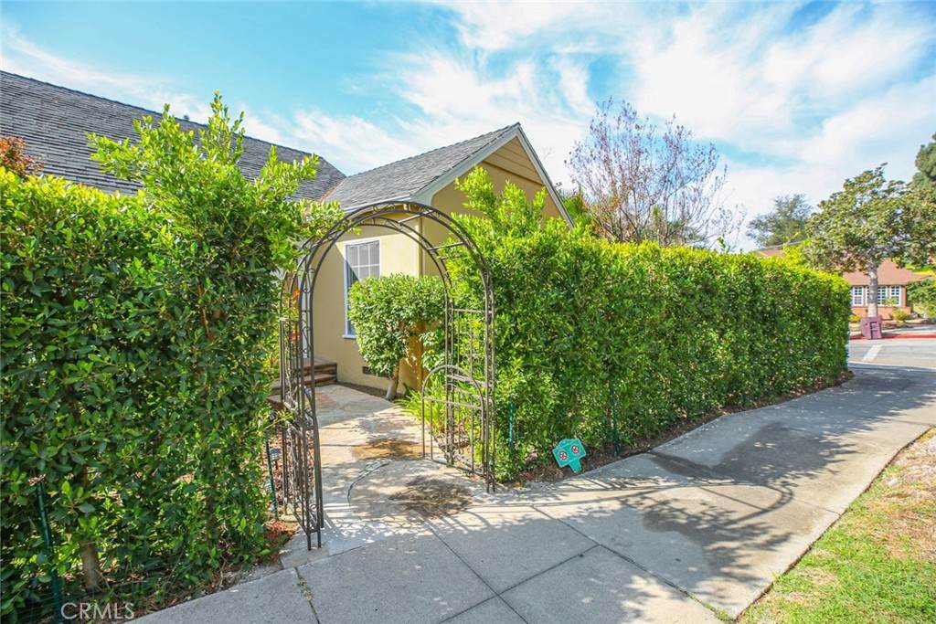900 Mountain Street - Photo 1