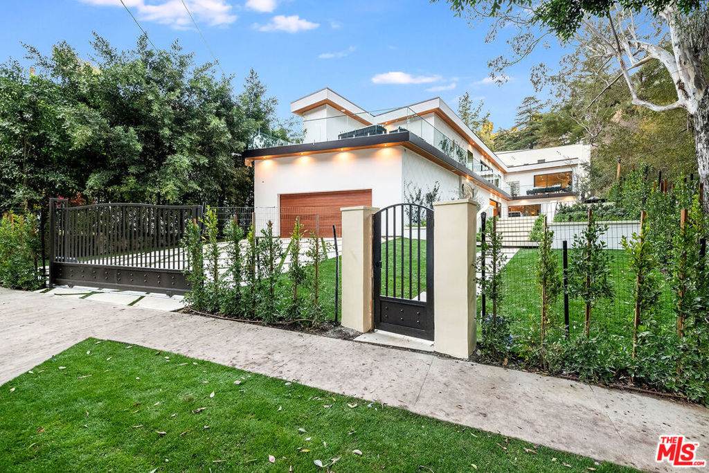 1884 Laurel Canyon Boulevard - Photo 1