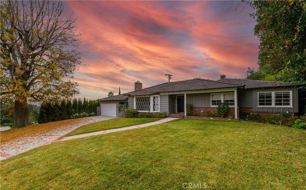 1945 Vista Avenue - Photo 1