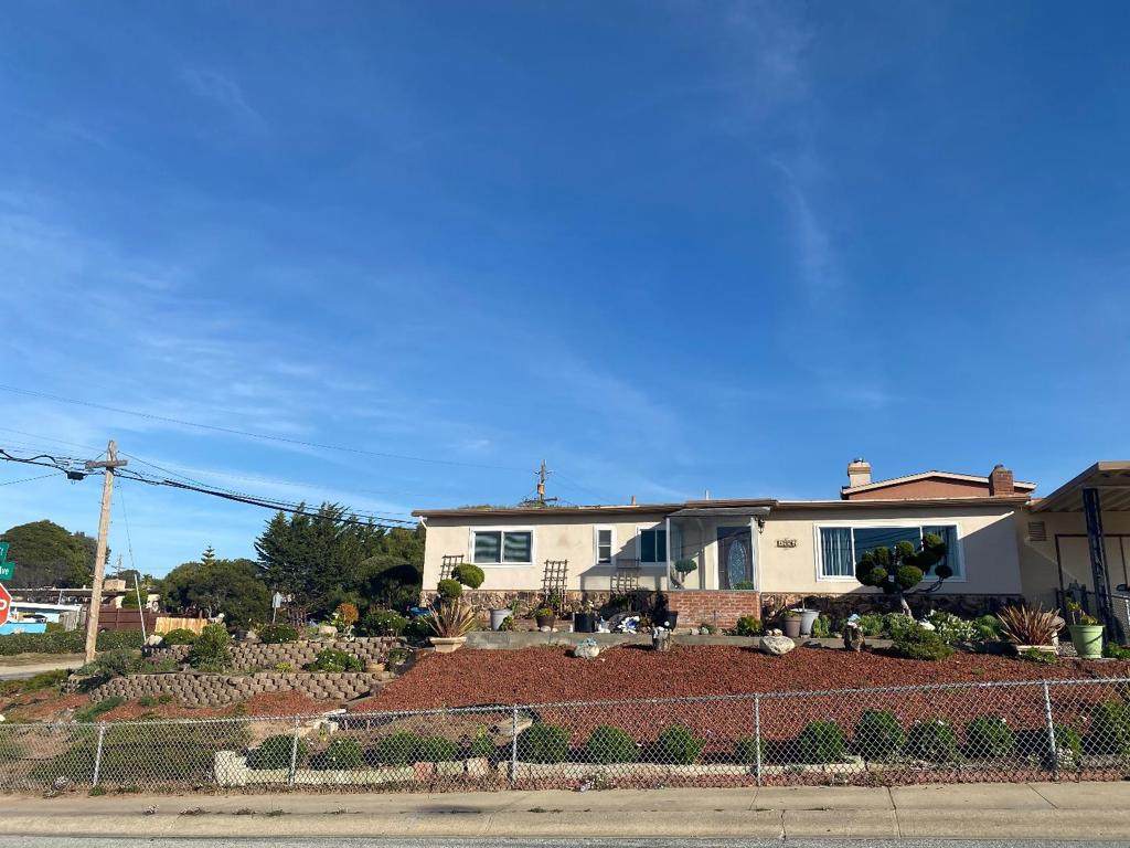 1996 Lincoln Street - Photo 1