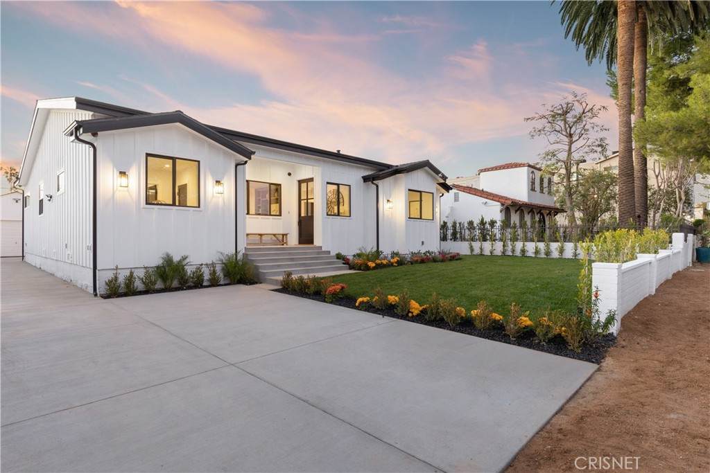 5537 Sunnyslope Avenue - Photo 1