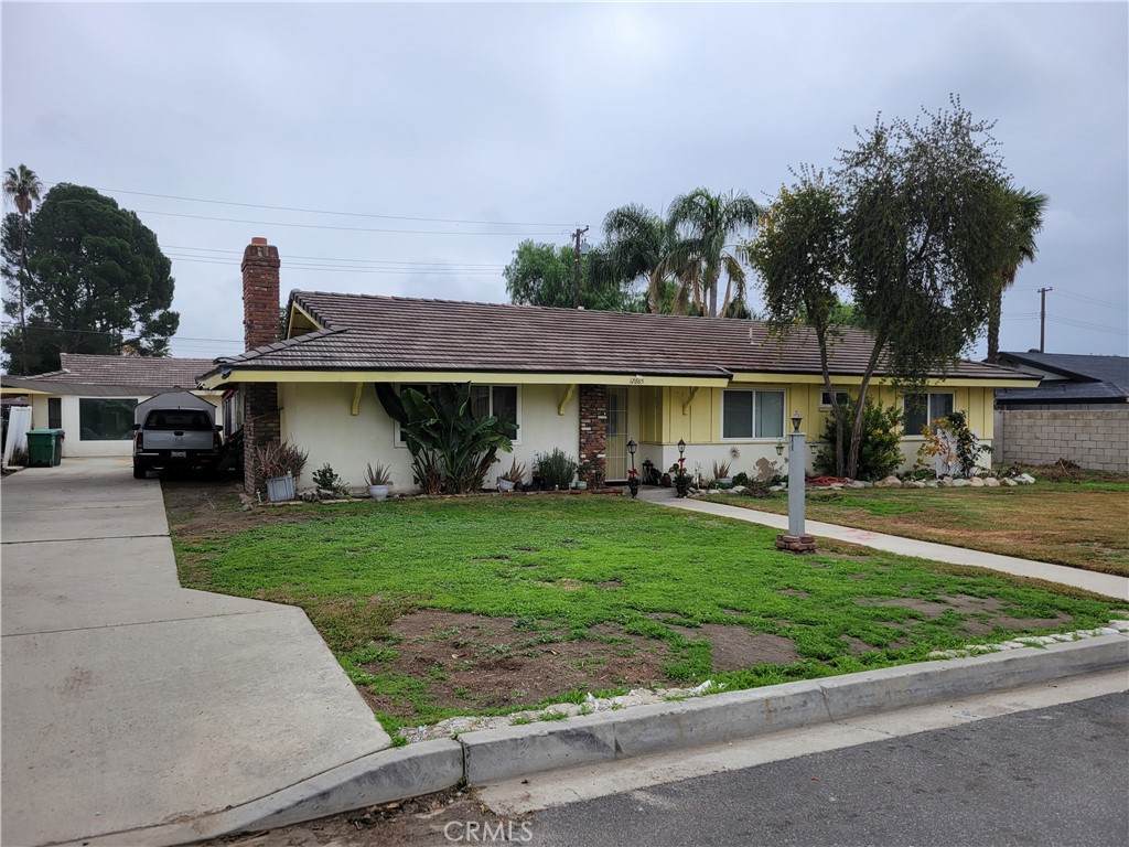 12665 Roswell Avenue - Photo 1