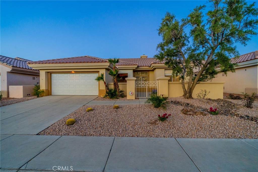 38521 Brandywine Avenue - Photo 1