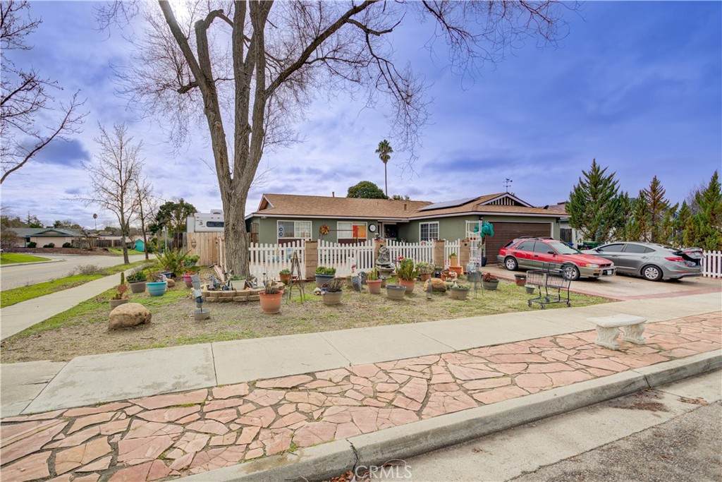 1090 Dorothy Court - Photo 1