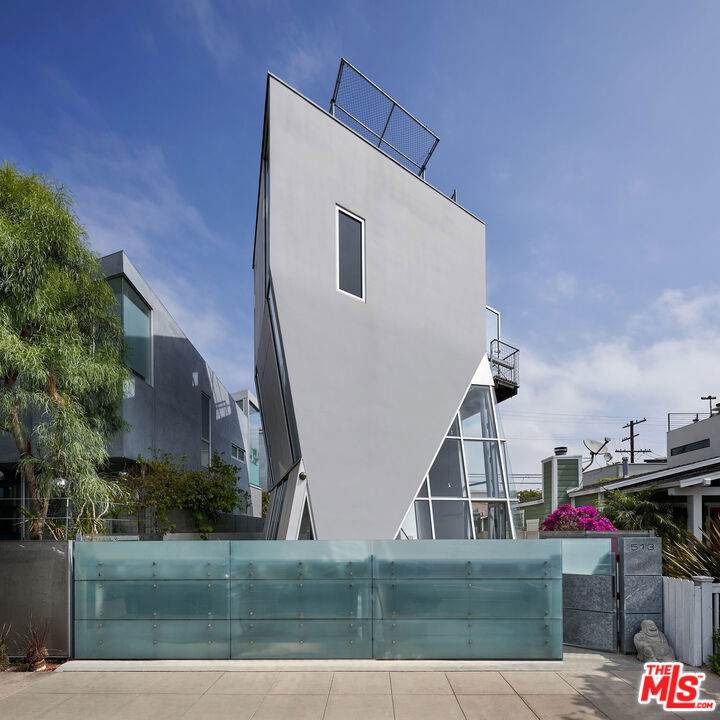 513 Grand Boulevard - Photo 1