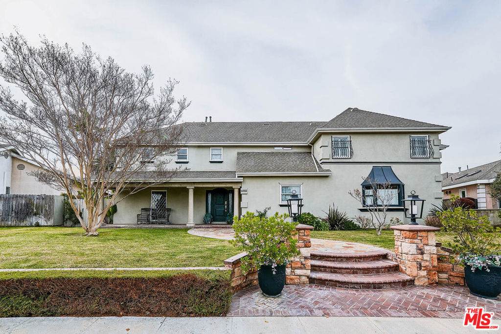 1032 Amelia Drive - Photo 1