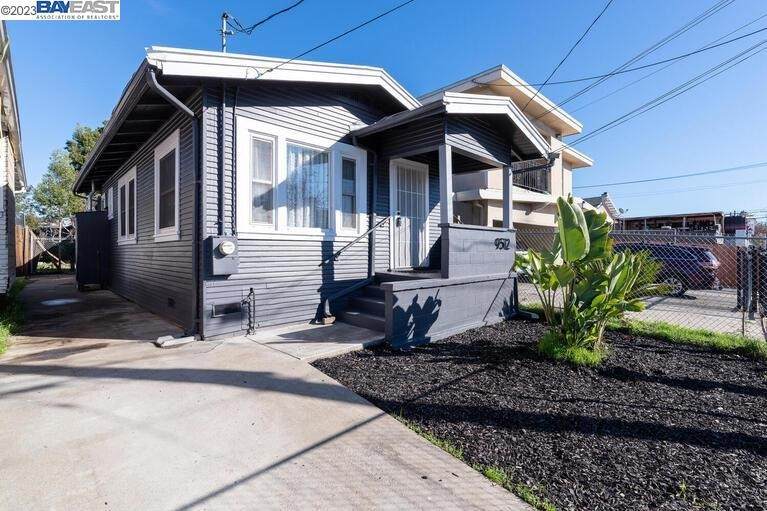 9512 Olive St - Photo 1