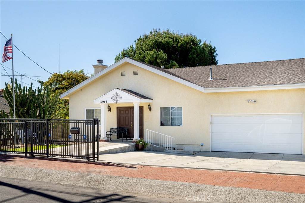 10959 Scoville Avenue - Photo 1
