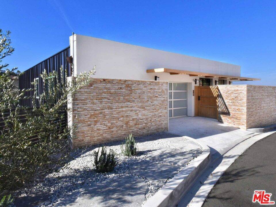 3707 Oakfield - Photo 1