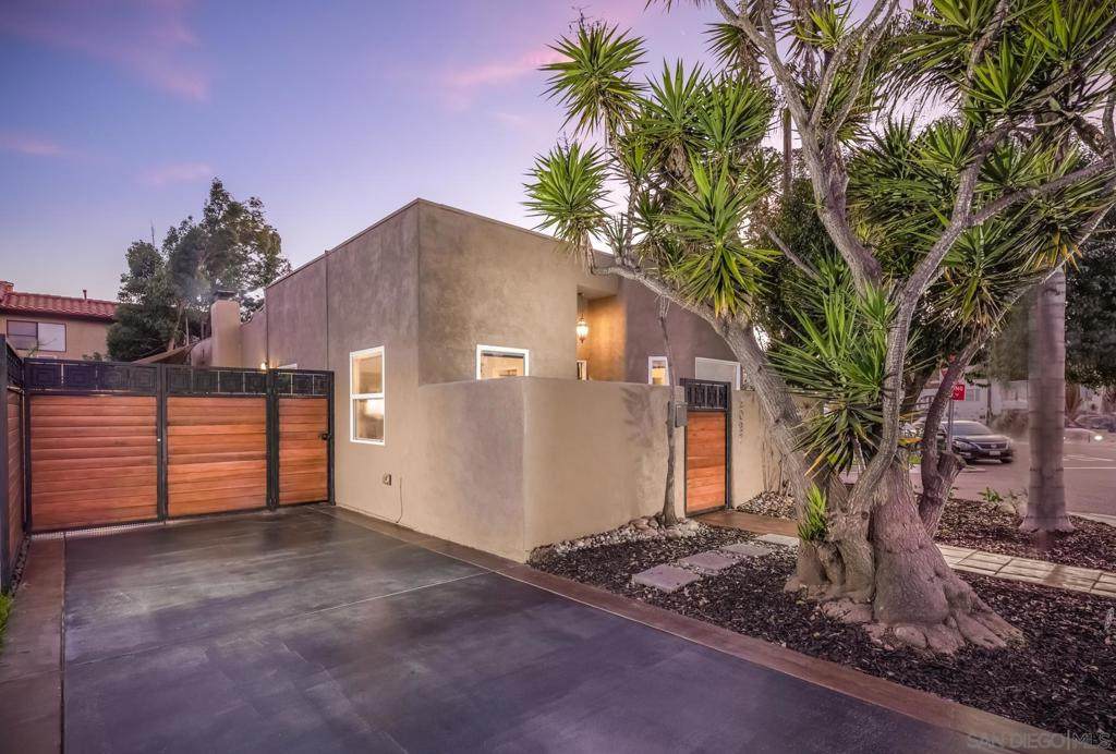 2027 Mission Ave - Photo 1