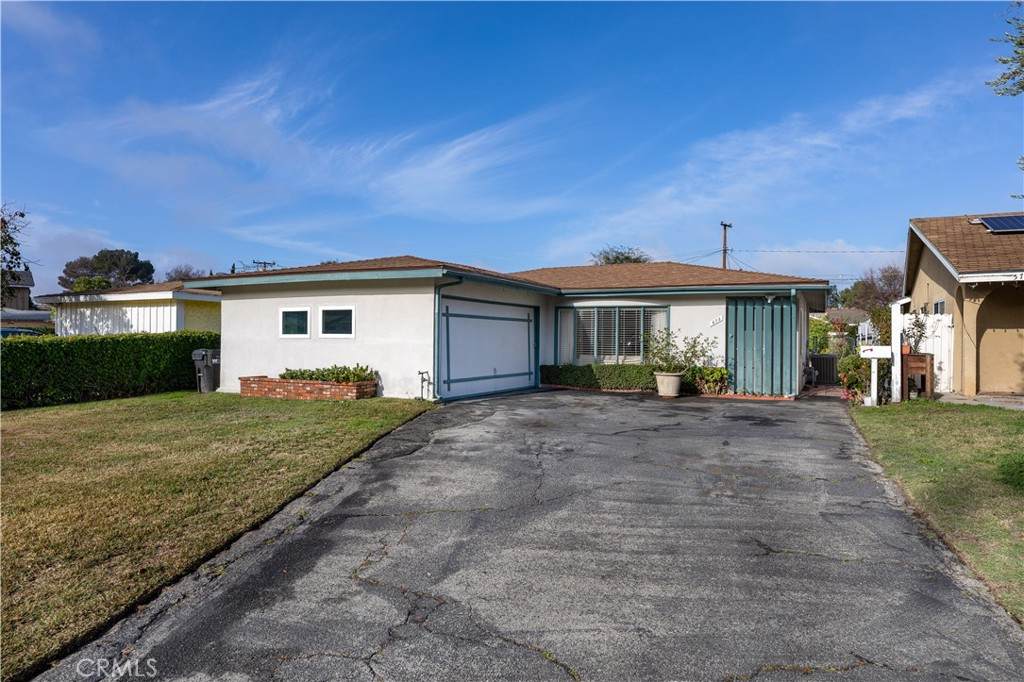 573 Pearlanna Drive - Photo 1