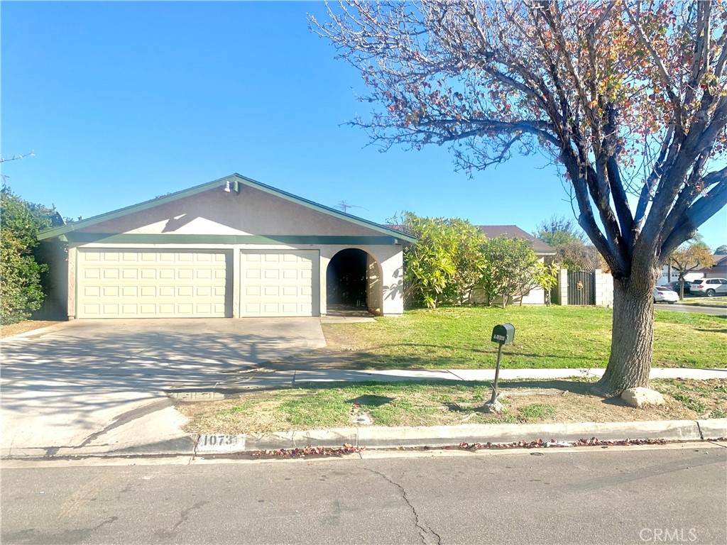 1073 Spruce Avenue - Photo 1