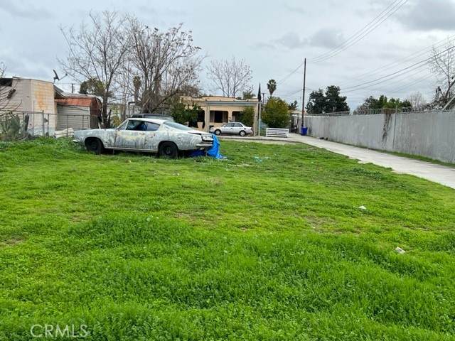 11157 Kadota Avenue - Photo 1