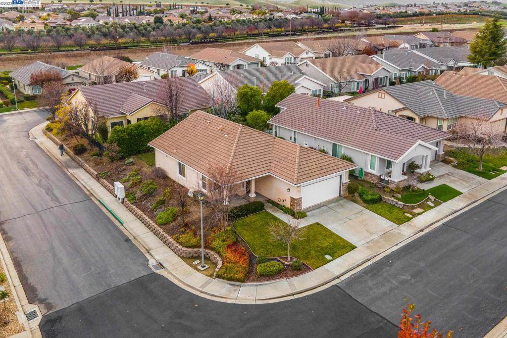 1079 Bountiful Way - Photo 1