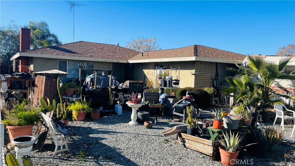 855 Gilbert - Photo 1