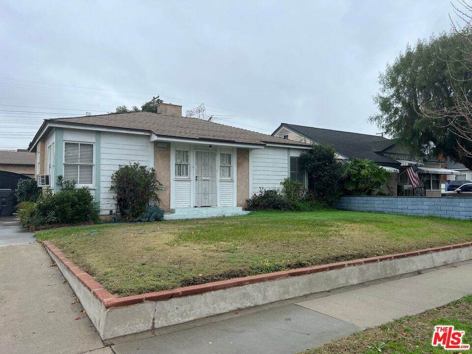 6012 Dunrobin Avenue - Photo 1