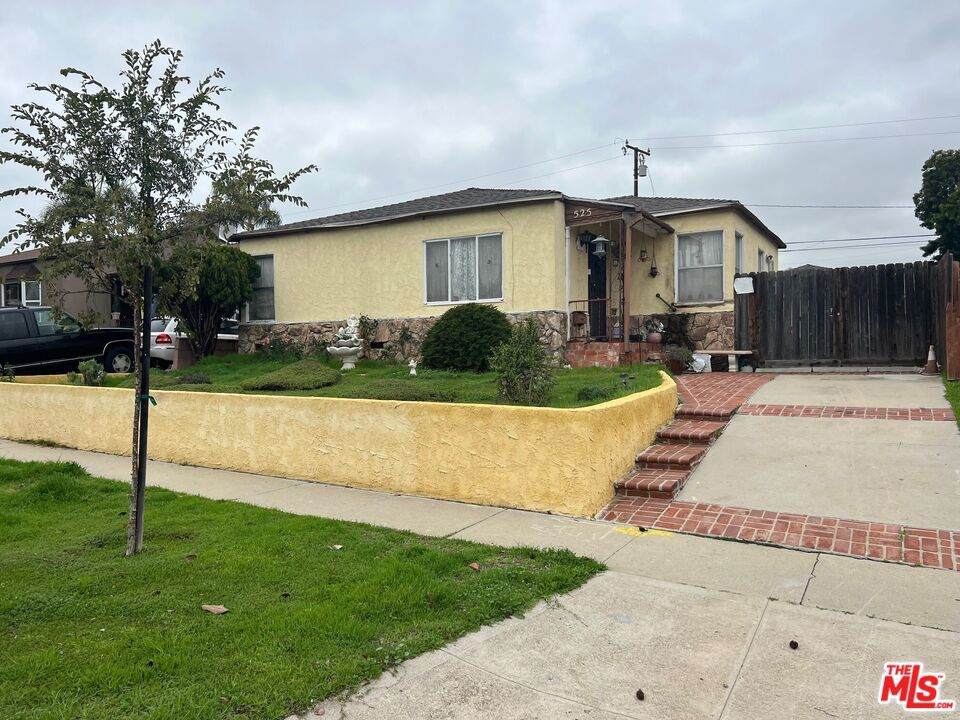 525 Fairview Boulevard - Photo 1
