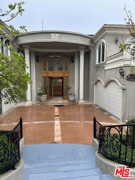 2167 Queensborough Lane - Photo 1