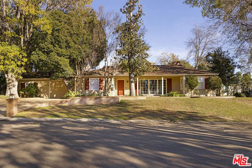 4400 Carpenter Avenue - Photo 1