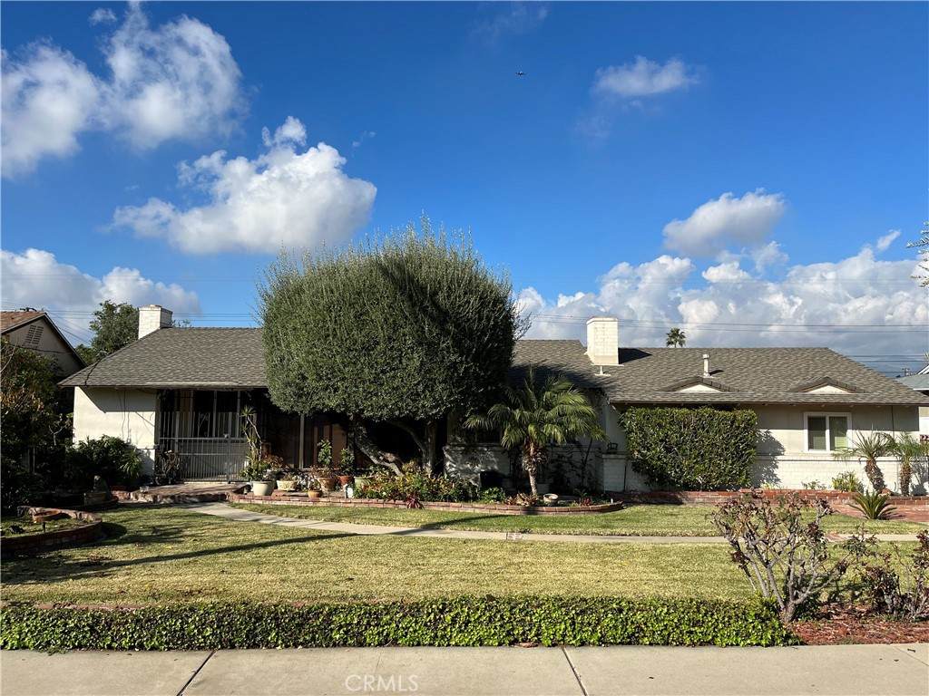 411 Damien Avenue - Photo 1