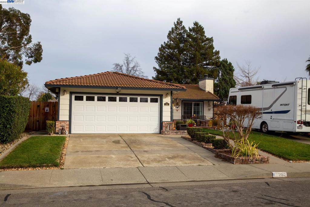 292 Woolner Ct - Photo 1