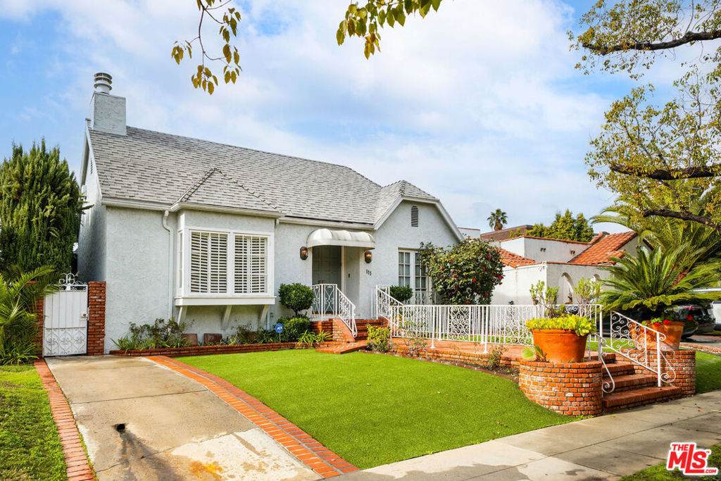 111 Maple Drive - Photo 1